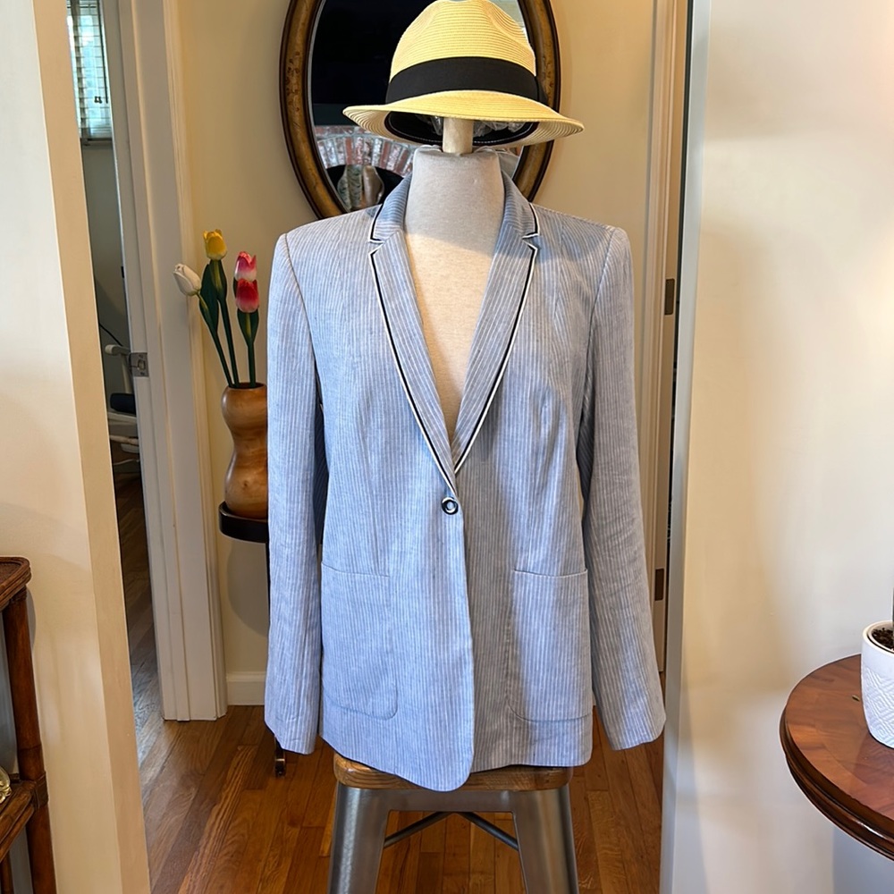 Sz 14 Tahari riesling jacket, blue with white pinstripe